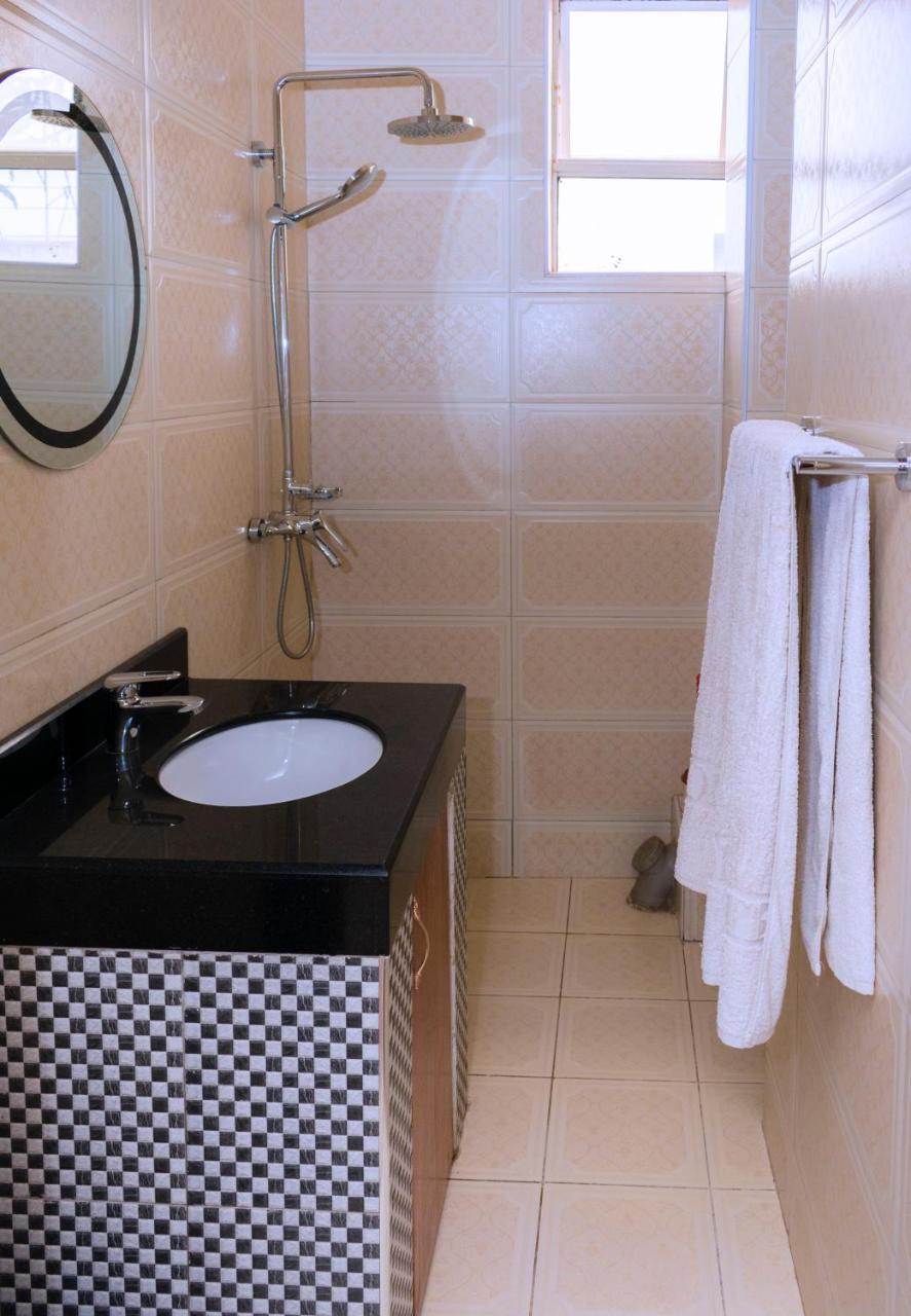 Diamonds Hotel Kampala Ngoại thất bức ảnh
